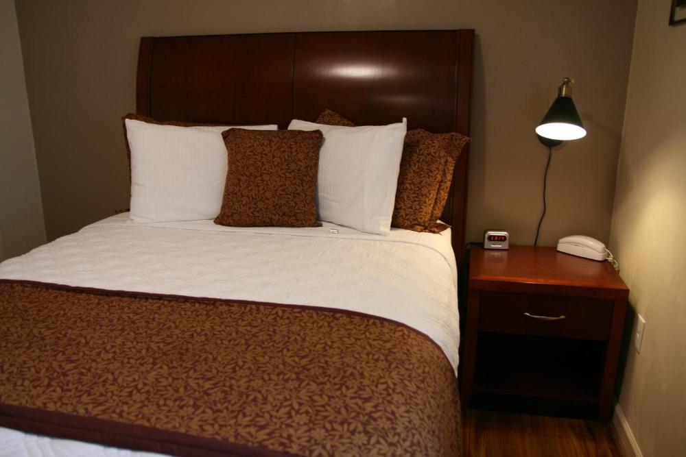 Queen Suite interior